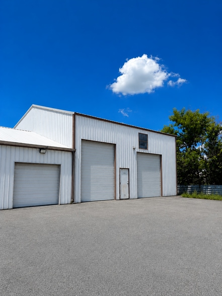 More Photos Of 2646 Lasso Ln, Lakeland Warehouse For Lease
