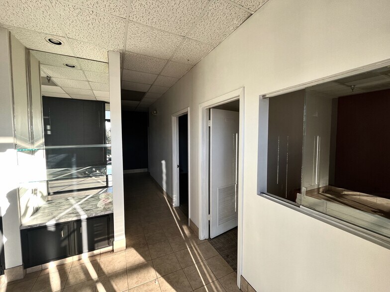 More Photos Of 1712 N Frazier St, Conroe Unknown For Sale