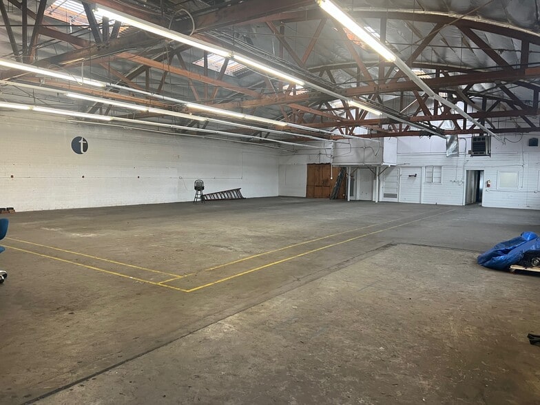More Photos Of 4440 York Blvd, Los Angeles Manufacturing For Lease