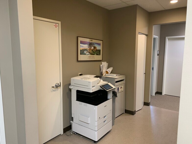 More Photos Of 1001 N Hickory Rd, South Bend Office For Lease