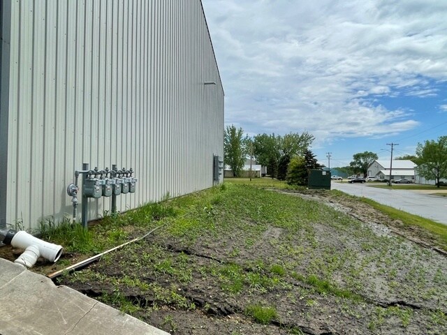 More Photos Of 405-415 Guernsey Ln, Red Wing Warehouse For Sale