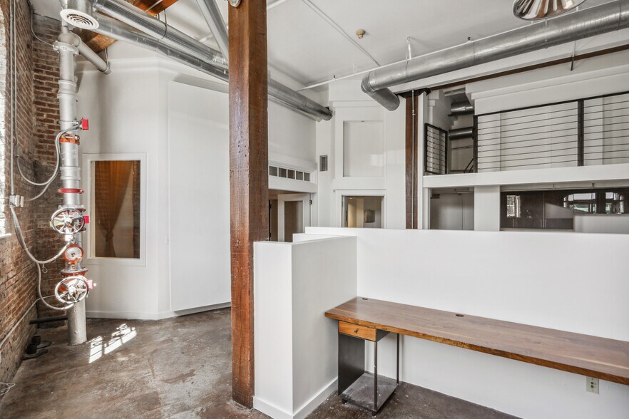 More Photos Of 887 W Marietta St NW, Atlanta Loft Creative Space For Lease