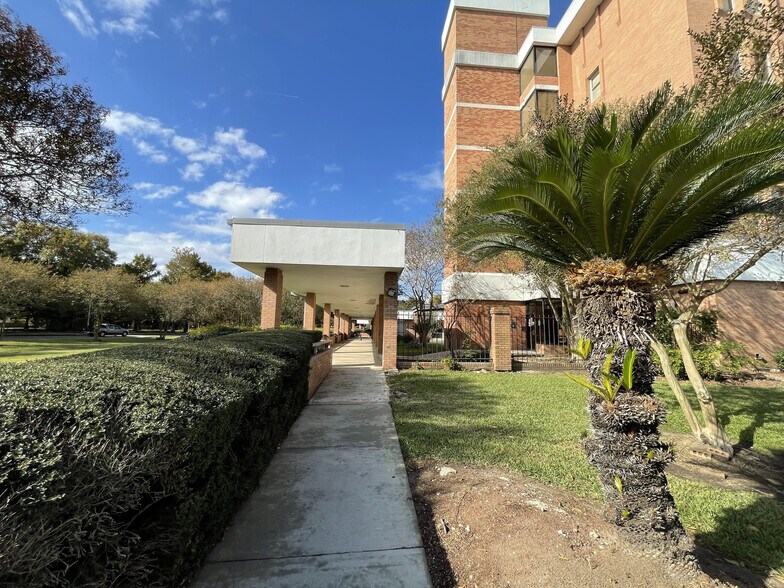 More Photos Of 4201 Woodland Dr, New Orleans Rehabilitation Center For Sale