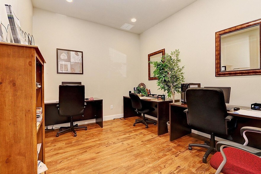 More Photos Of 8122 Whisper Oak, San Antonio Office For Sale