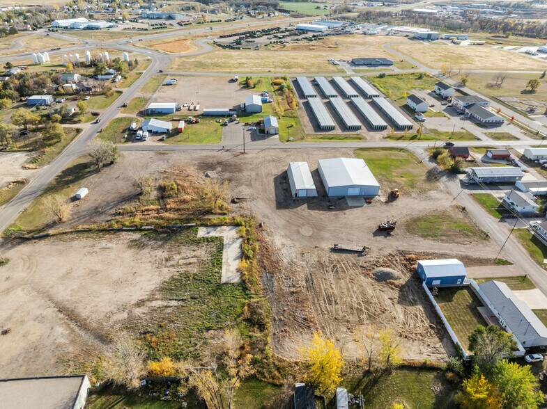 More Photos Of 4015 11th Ave SE, Minot Service For Sale