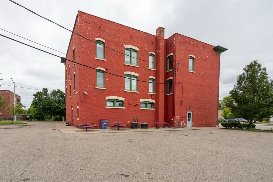 More Photos Of 1001 S Division Ave, Grand Rapids Office For Lease