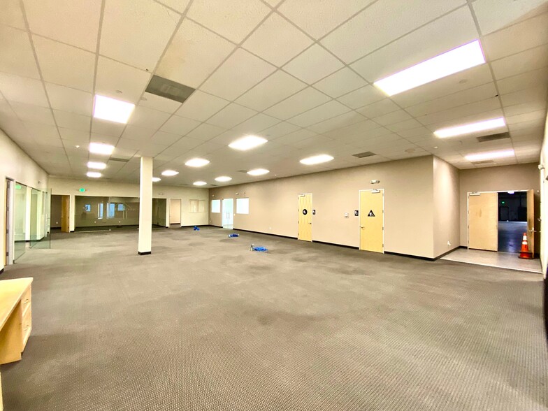 More Photos Of 9160 Deering Ave, Chatsworth Warehouse For Lease