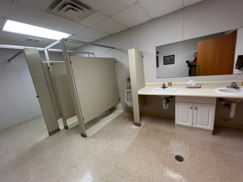 More Photos Of 212 S Sherman St, Leslie Religious Facility For Sale