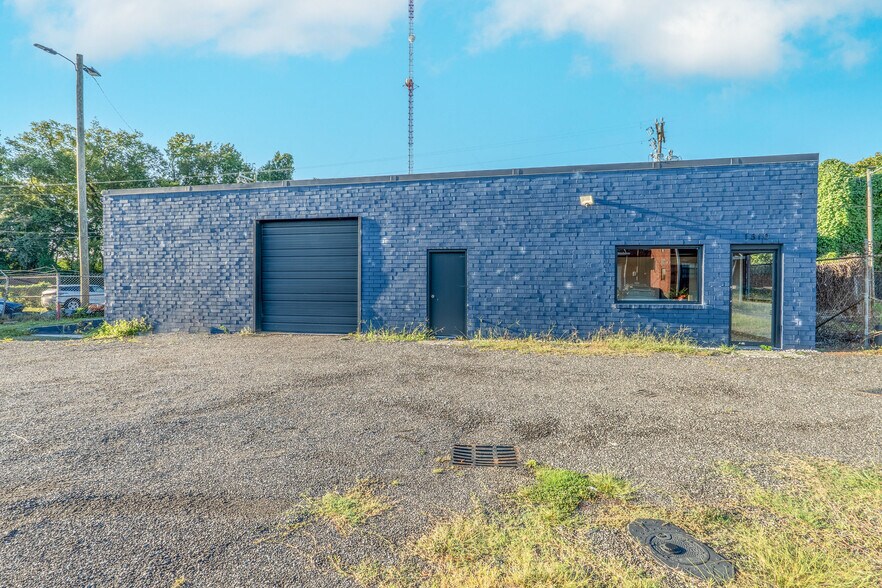 Primary Photo Of 1310 Headquarters Dr, Greensboro Showroom For Sale