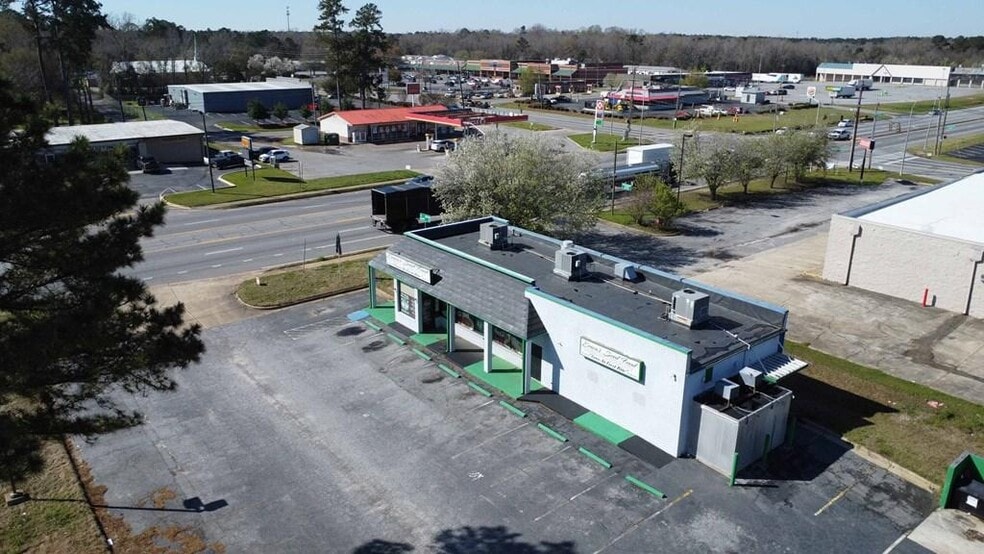 More Photos Of 303 E Oakridge Dr, Albany Medical For Sale