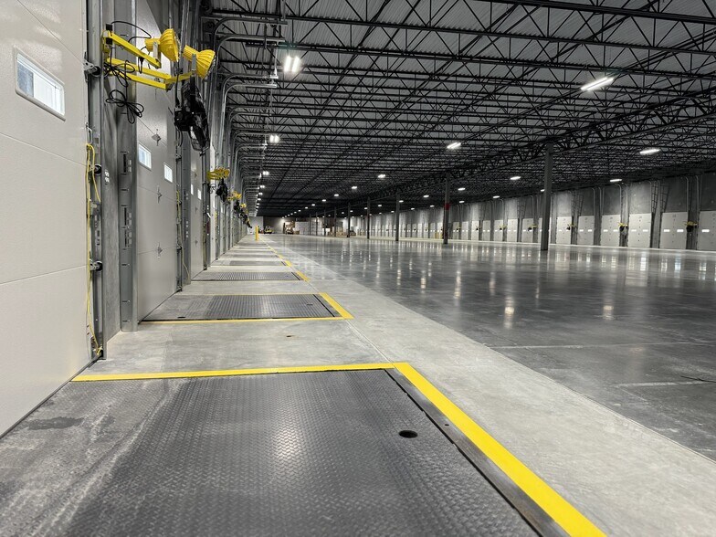 More Photos Of 1 Wild Duck Ln, Portsmouth Distribution For Lease