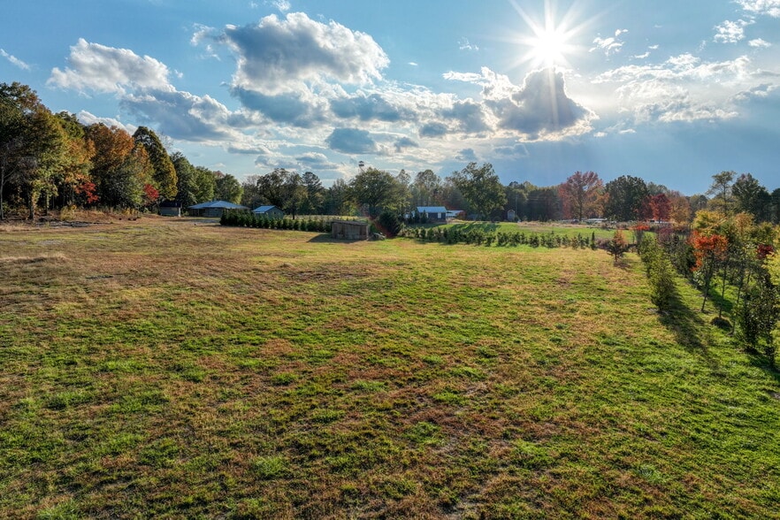 More Photos Of 5662 Cemetery Rd, Lula Land For Lease