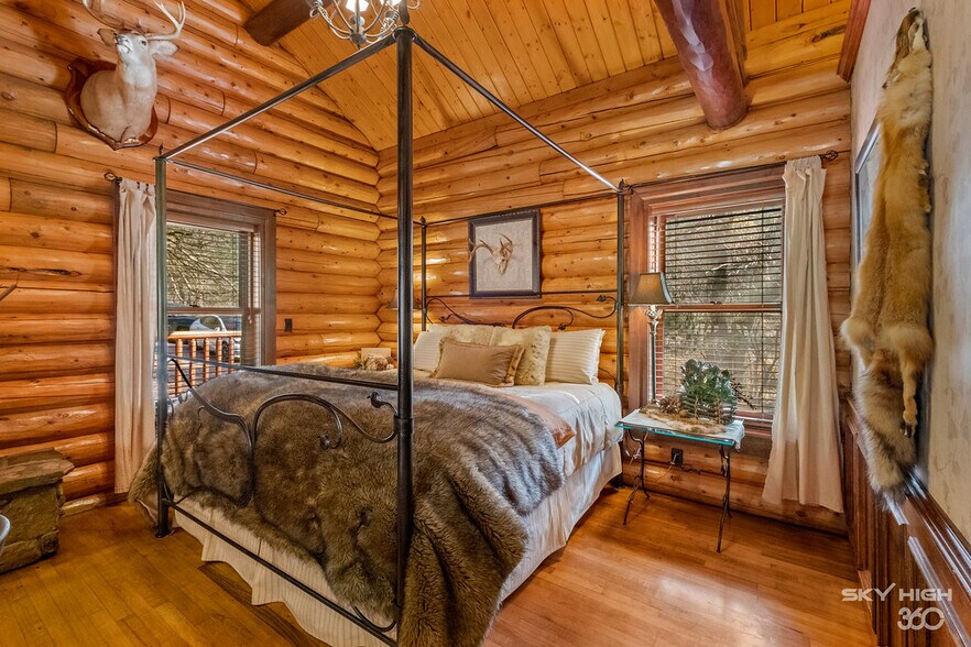 More Photos Of 3134 E Van Buren, Eureka Springs Hotel For Sale