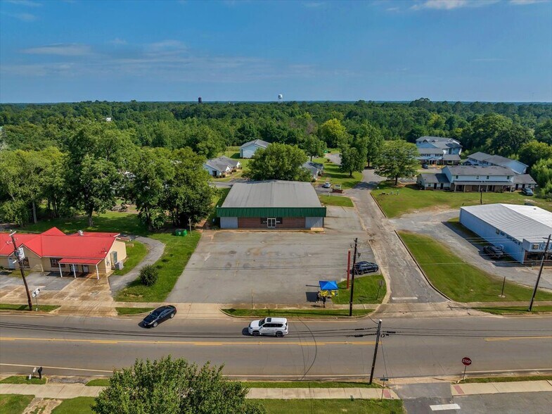 More Photos Of 19276 Hartford St, Edison Freestanding For Sale
