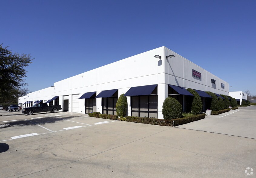 More Photos Of 17817 Davenport Rd, Dallas Light Manufacturing For Lease