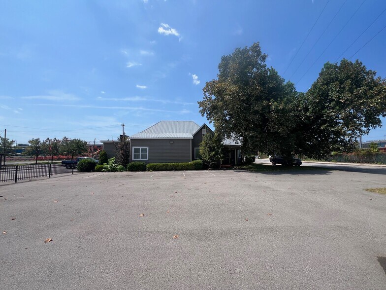 More Photos Of 901 S 5th St, Nashville Office For Lease