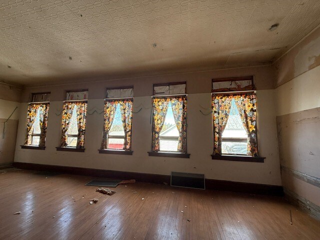 More Photos Of 337 Church St, Algoma Flex For Sale