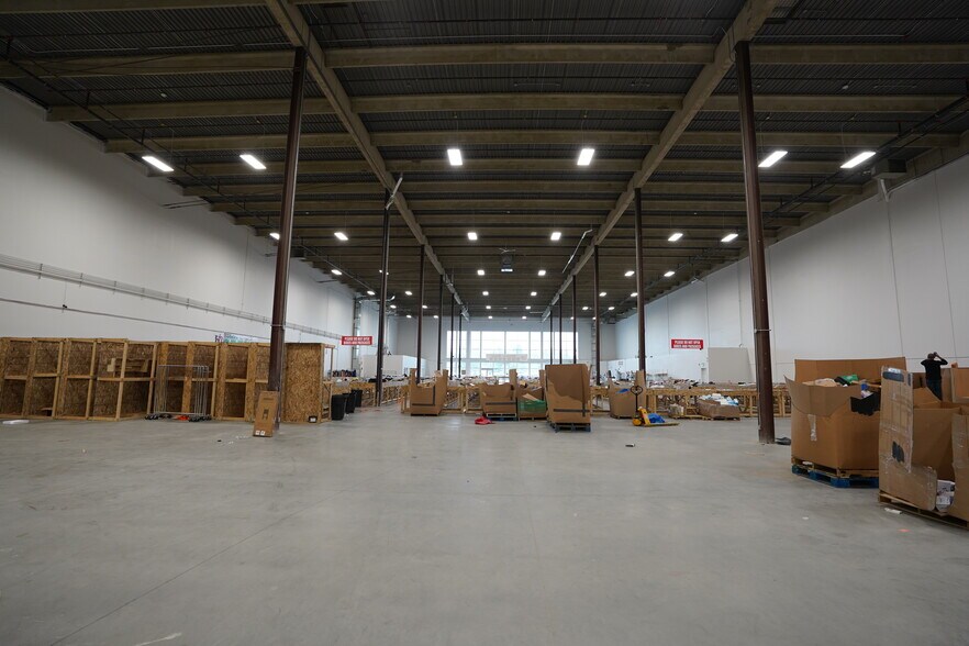 More Photos Of 11630 142 St NW, Edmonton Industrial For Lease