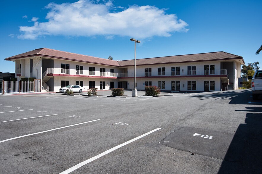 More Photos Of 5402 Ruffin Rd, San Diego Office For Lease