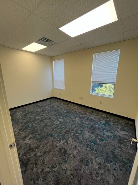 More Photos Of 875 Centerville Rd, Warwick Office For Sale