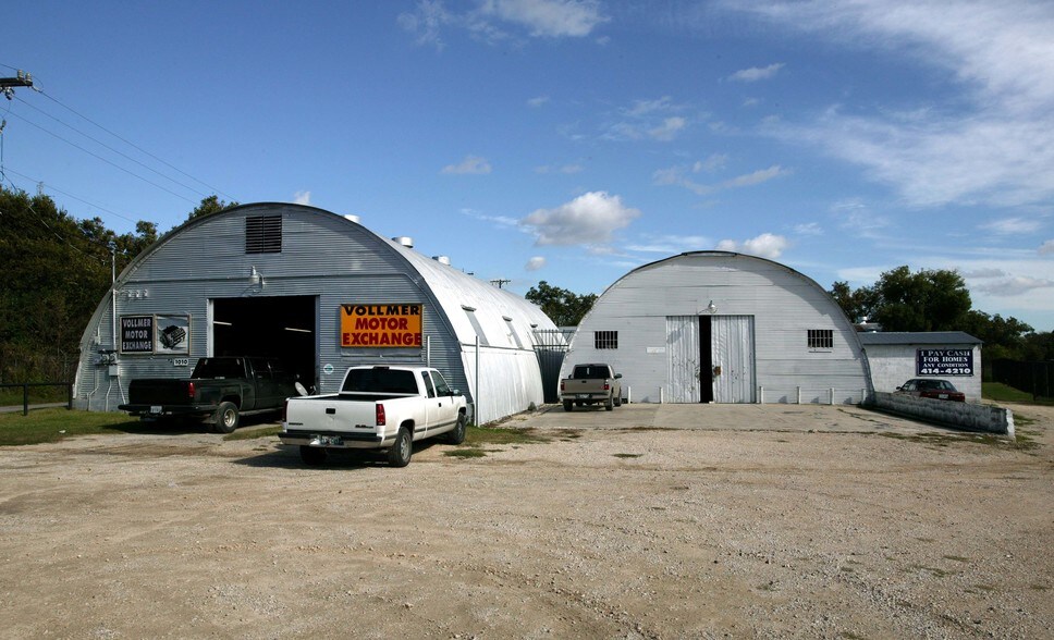 More Photos Of 1010 N Zarzamora St, San Antonio Warehouse For Sale