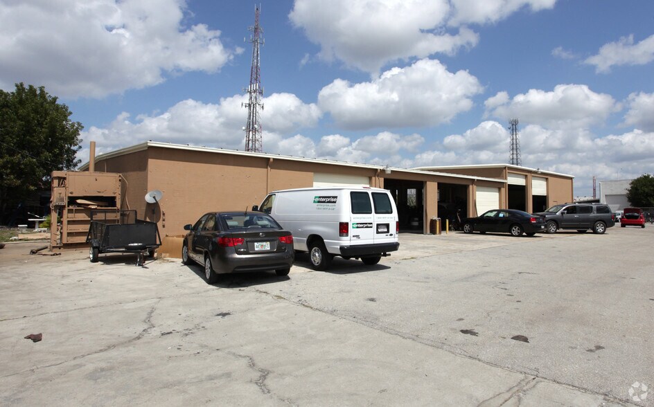 More Photos Of 2559 Fowler St, Fort Myers Unknown For Lease