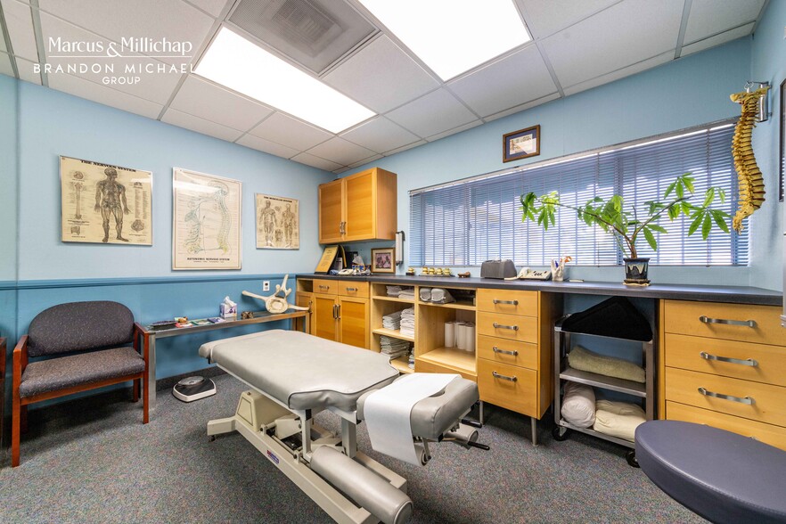 More Photos Of 1600 E Chevy Chase Dr, Glendale General Retail For Sale