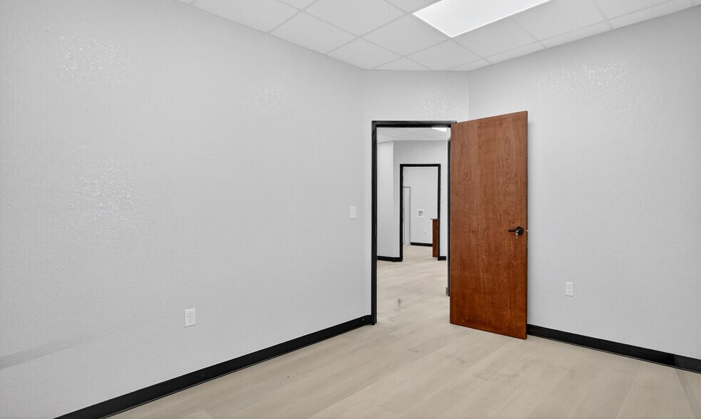 More Photos Of 16511 W Basin St, Odessa Industrial For Lease