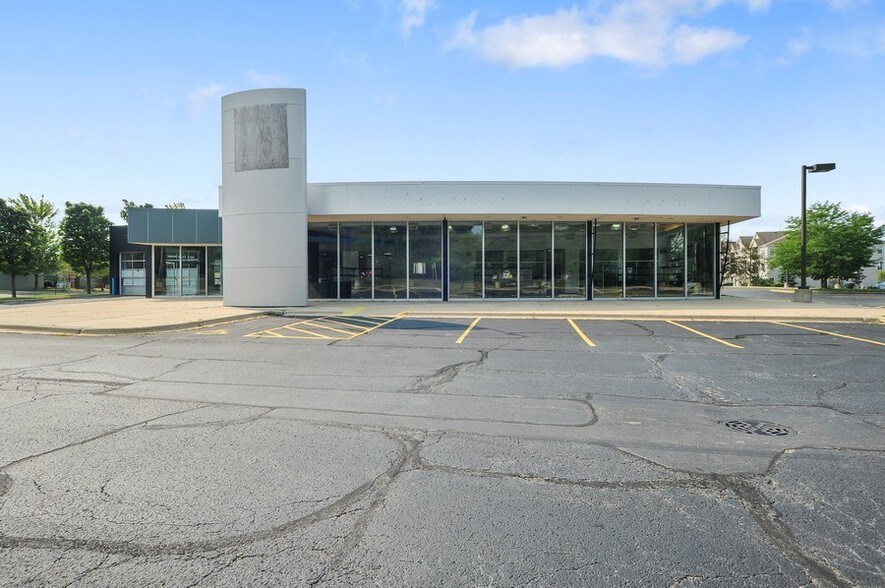 More Photos Of 855 E Grand Ave, Lake Villa Auto Dealership For Lease