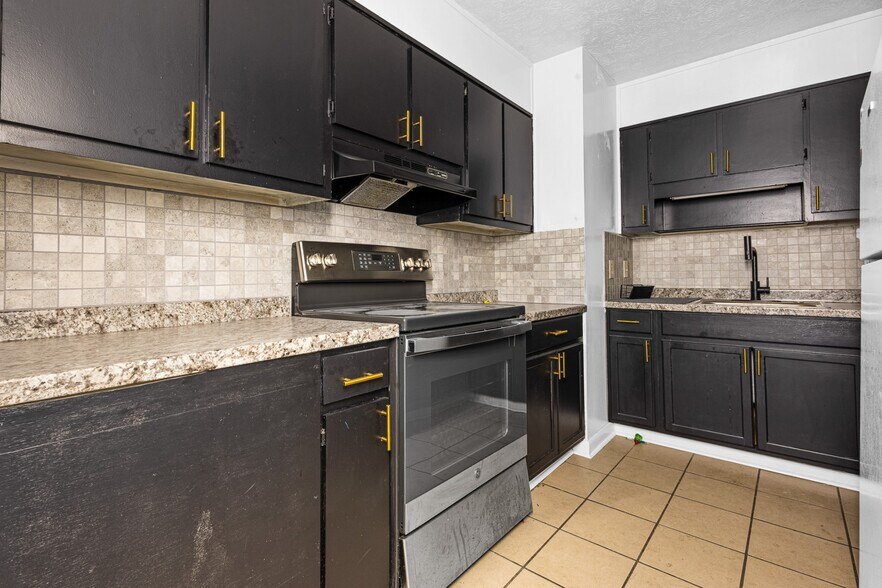 More Photos Of 210 Matthews Ave, Carrollton Apartments For Sale