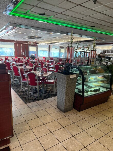 More Photos Of 543 32nd St, Union City Restaurant For Sale
