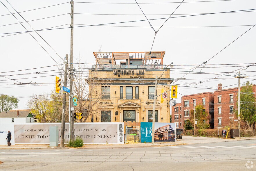 More Photos Of 1702 Queen St E, Toronto Restaurant For Lease