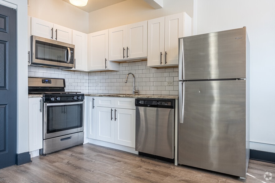 More Photos Of 6805 N Sheridan Rd, Chicago Apartments For Lease