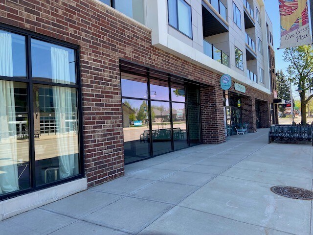 Primary Photo Of 823-825 W College Ave, Appleton Storefront Retail Residential For Lease