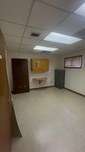 More Photos Of 680 Easton Ave, Somerset Medical For Sale