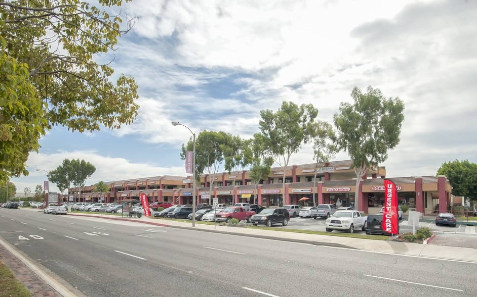 More Photos Of 4272-4390 Katella Ave, Los Alamitos Unknown For Lease