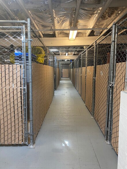 More Photos Of 5620-5622 SW Kelly Ave, Portland Self Storage For Lease