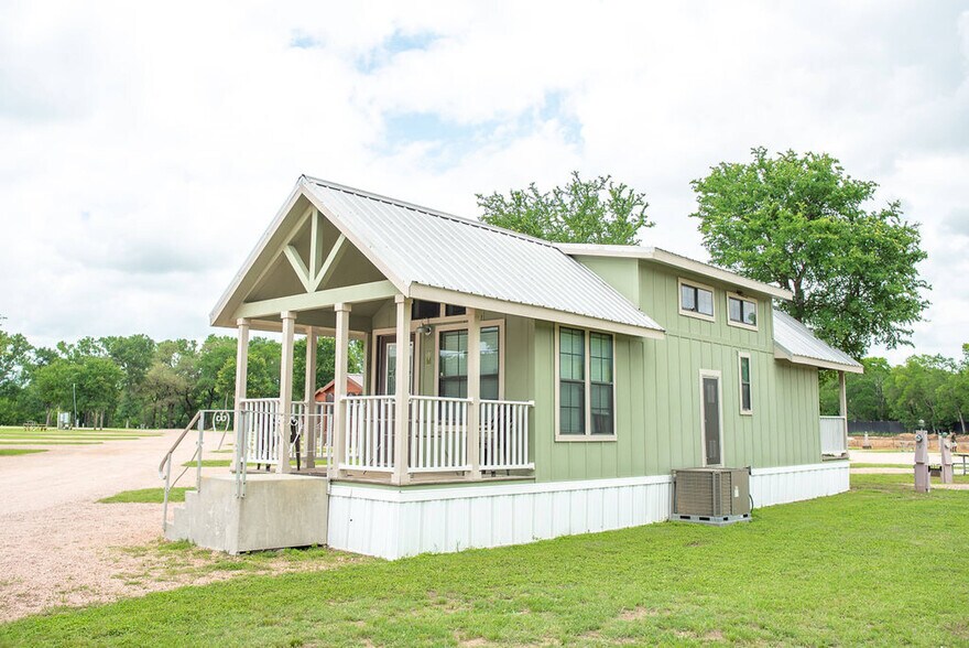 More Photos Of 10618 E US Highway 290, Fredericksburg Trailer Camper Park For Sale