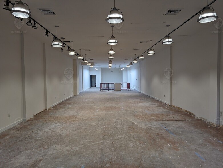 More Photos Of 156 10th Ave, New York Apartments For Lease