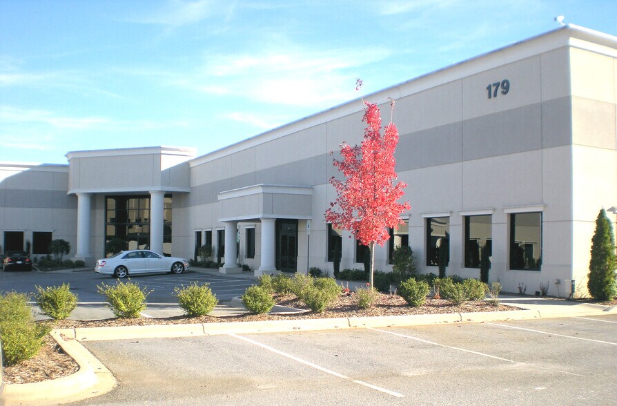 More Photos Of 179 Gasoline Aly, Mooresville Office For Sale