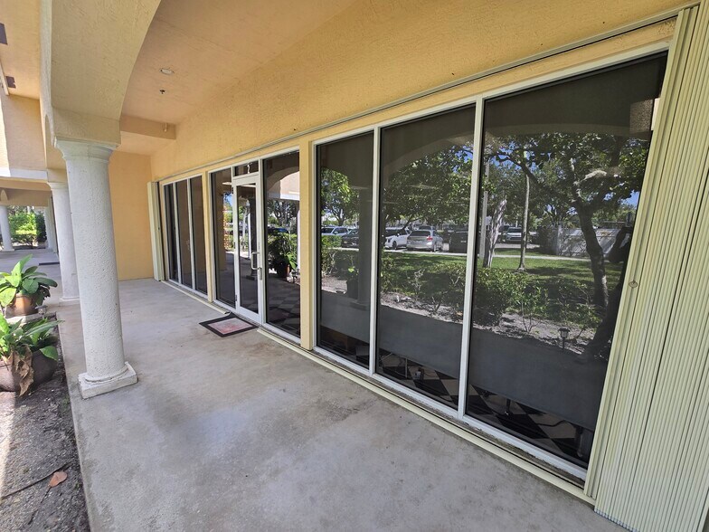 More Photos Of 4953 Le Chalet Blvd, Boynton Beach Storefront Retail Office For Lease