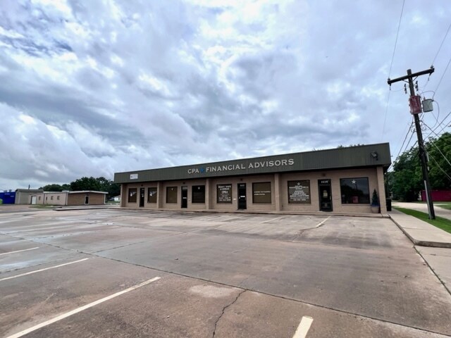 More Photos Of 3512 Avenue I, Rosenberg Office For Lease