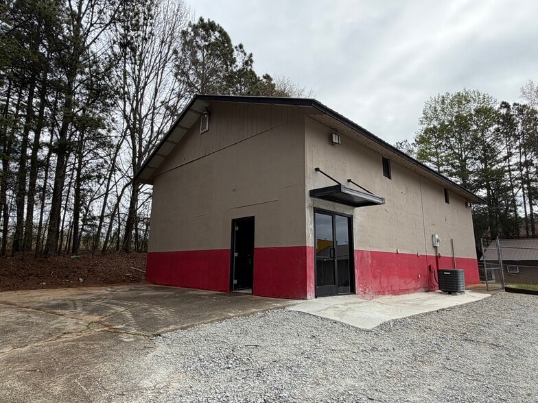 More Photos Of 727 Airport Rd, Cornelia Flex For Sale