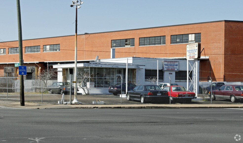 More Photos Of 336 Jefferson Davis Hwy, Richmond Auto Dealership For Lease