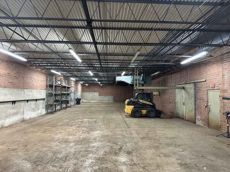 More Photos Of 2419 Ashford Cir, High Point Warehouse For Sale