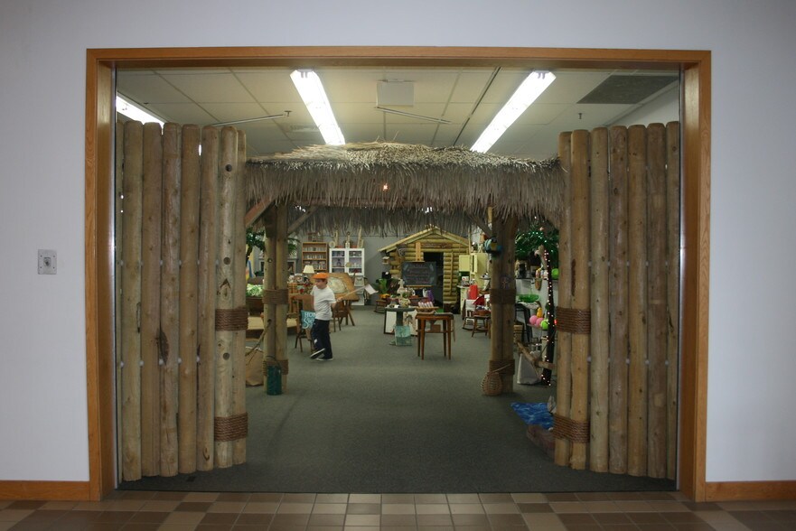 More Photos Of 282 Berlin Mall Rd, Berlin Unknown For Lease