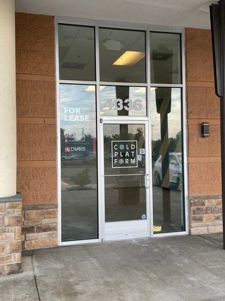 More Photos Of 4350 Pouncey Tract Rd, Glen Allen General Retail For Lease