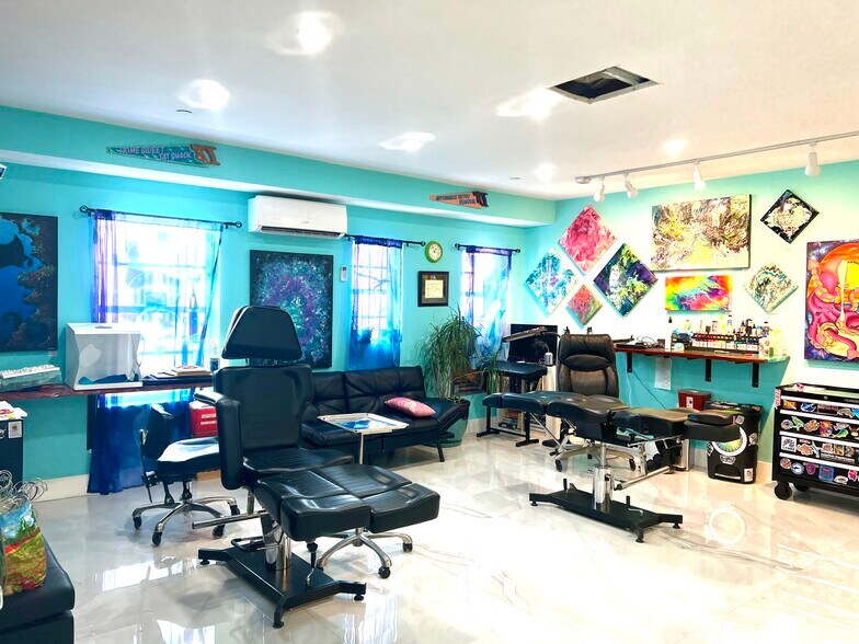More Photos Of 91865 Overseas Hwy, Tavernier Storefront Retail Residential For Lease