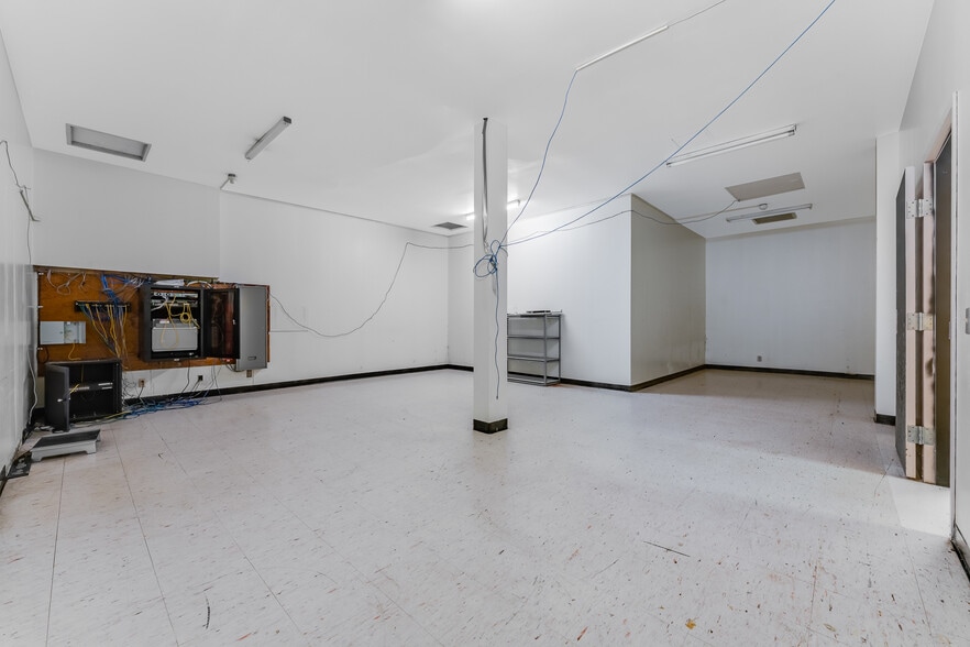 More Photos Of 214 Merchant St, Fairmont Bank For Sale