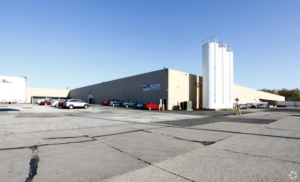 More Photos Of 3175 Gilchrist Rd, Mogadore Warehouse For Lease